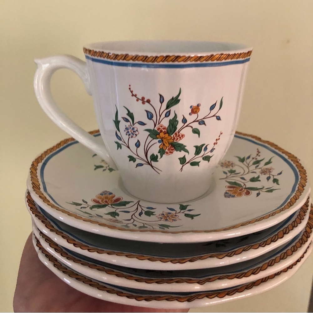 4 cups and saucers